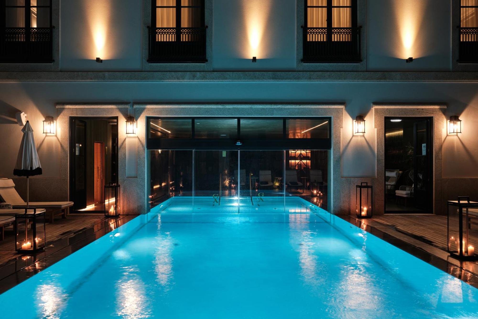Ga Palace Hotel & Spa, A Xixth-Century Villa 포르투 외부 사진 The pool at the Hotel Indigo Athens