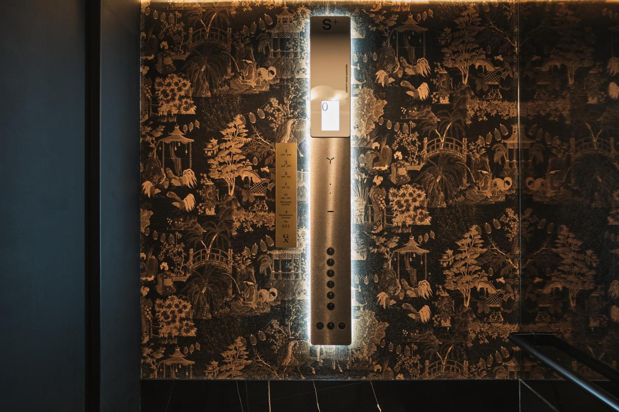 Ga Palace Hotel & Spa, A Xixth-Century Villa 포르투 외부 사진 A backlit onyx panel