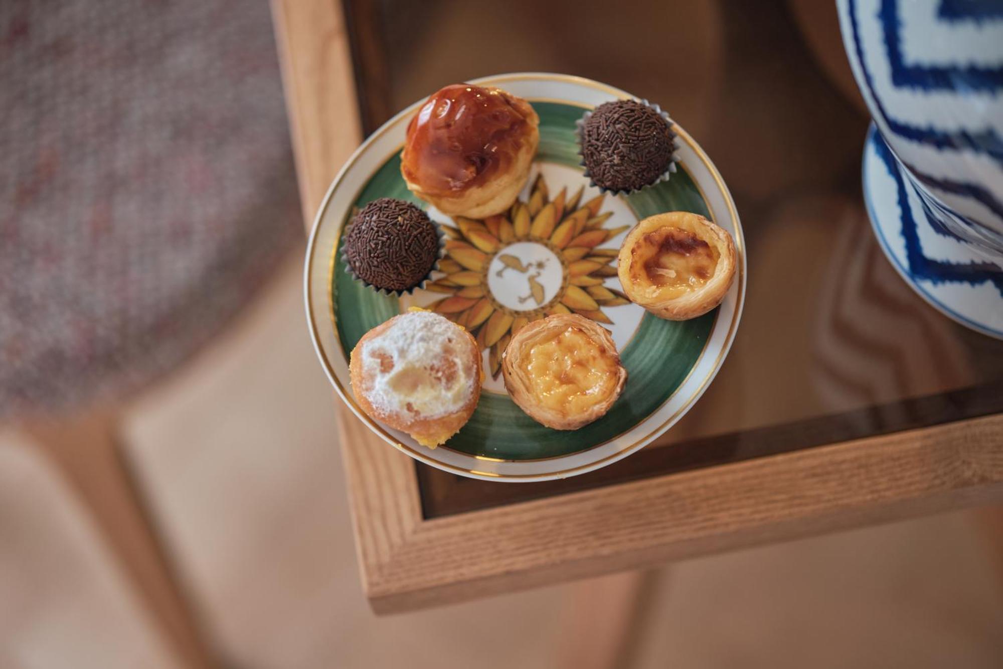 Ga Palace Hotel & Spa, A Xixth-Century Villa 포르투 외부 사진 A selection of Portuguese pastries