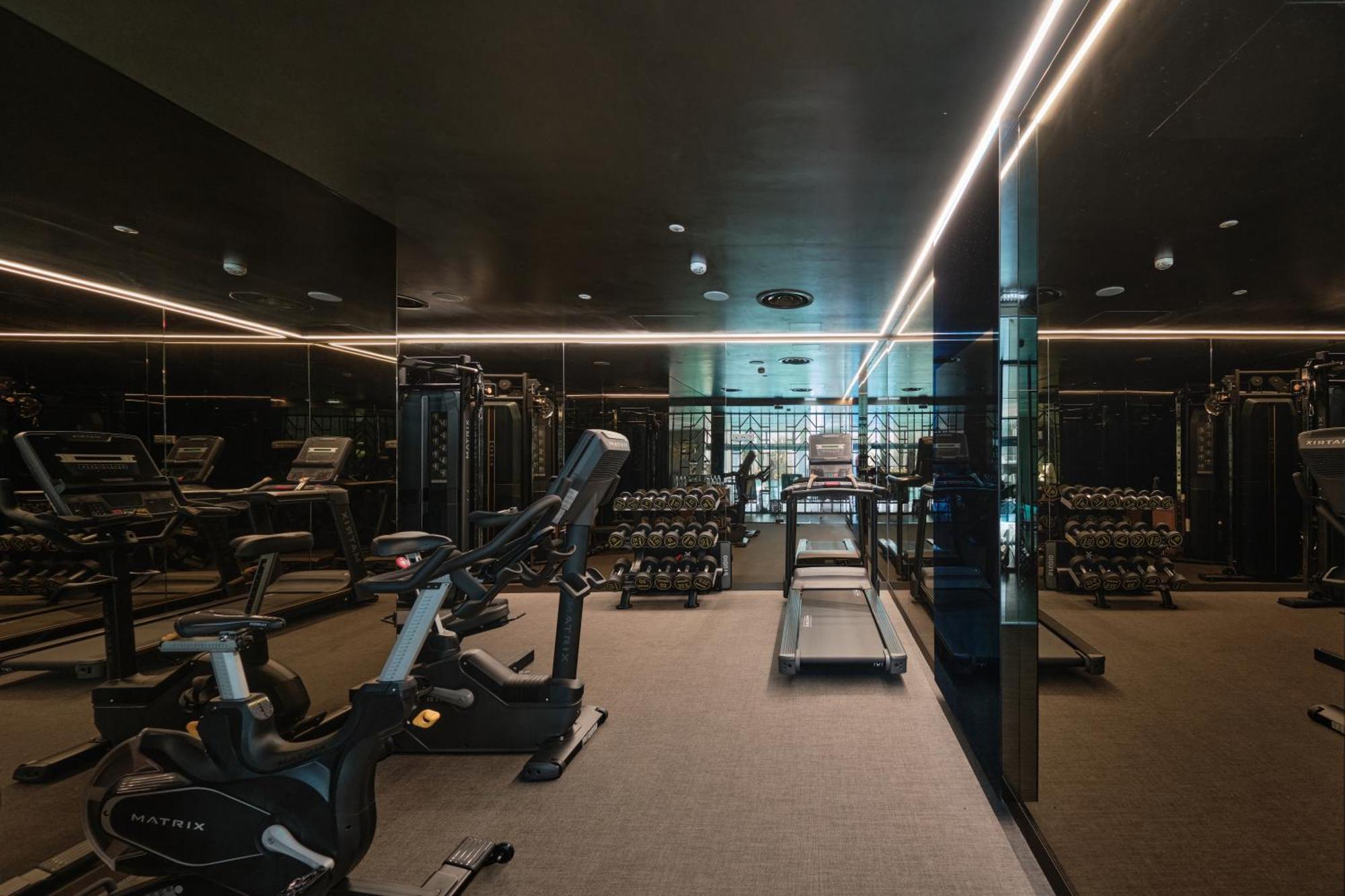 Ga Palace Hotel & Spa, A Xixth-Century Villa 포르투 외부 사진 The gym at The Standard East Village