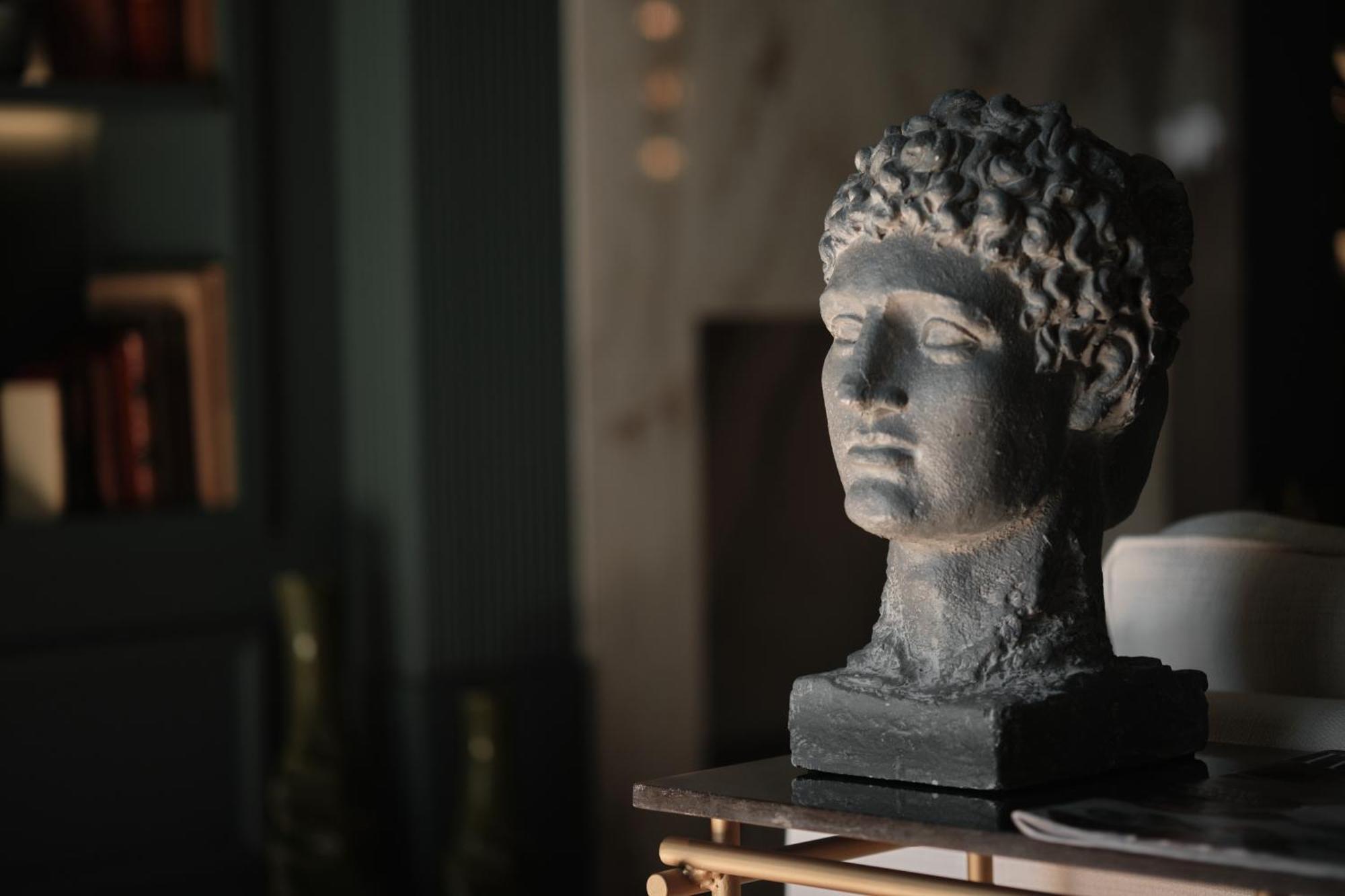 Ga Palace Hotel & Spa, A Xixth-Century Villa 포르투 외부 사진 Bust of Sappho