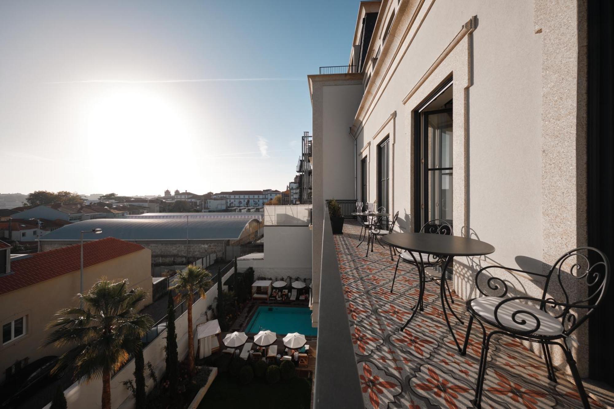 Ga Palace Hotel & Spa, A Xixth-Century Villa 포르투 외부 사진 The hotel's terrace